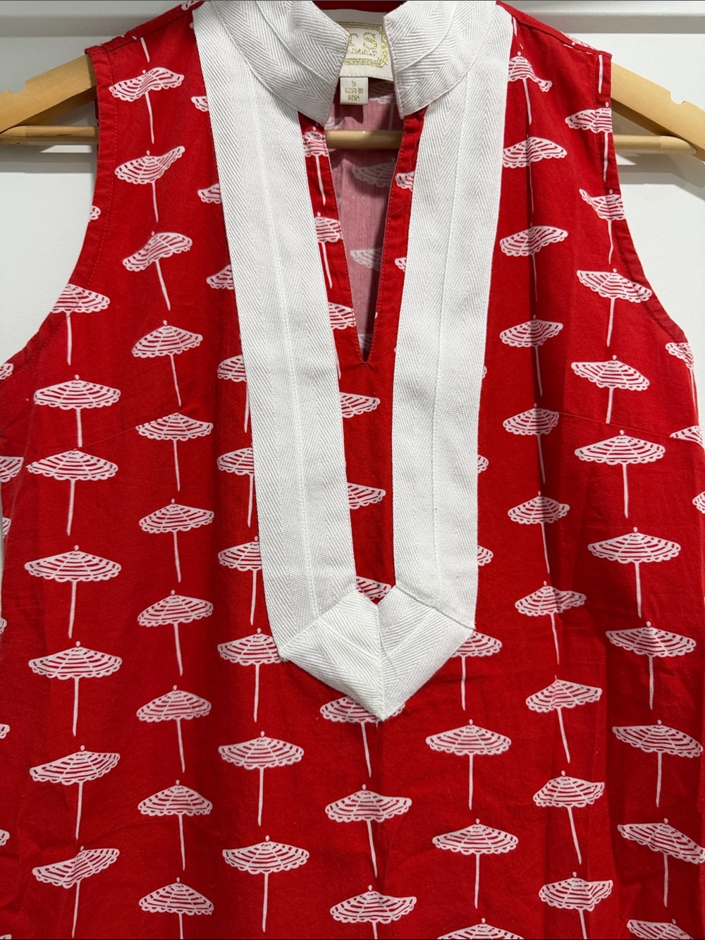 Sail to Sable Red Sleeveless Printed Shift Dress with White Trim - Picture 4 of 6